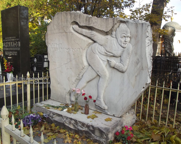 могила И. Артамоновой, фото Двамала, 
фото 2015 г.