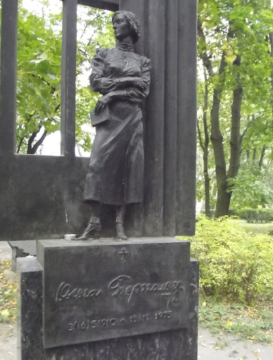 могила Ольги Берггольц, фото Д., 2015 г.