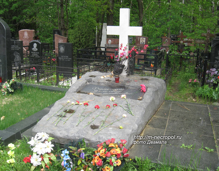 могила Александра Фатюшина, фото Двамала 2012 г.