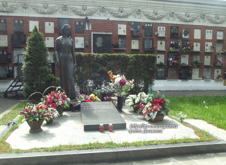 могила Р. М. Горбачевой, фото Двамала вар. август 2022 г.