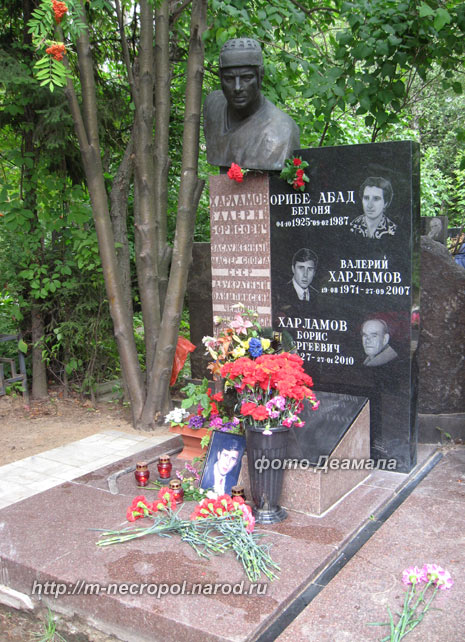 Памятник на месте гибели В.Харламова
