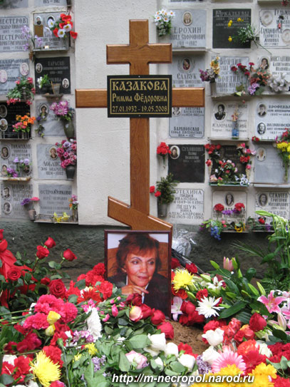 могила Р. Казаковой сразу после погребения, фото Двамала, 22.5.2008 г.
