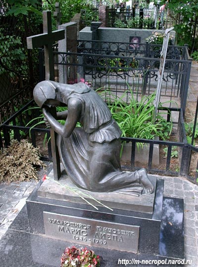 могила Мариса Лиепы, фото Двамала, вар. 2007 г.