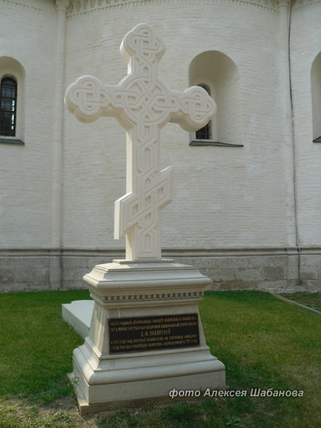 памятный крест, фото Алексея Шабанова, 2010 г.