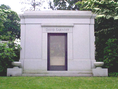 могила Давида Сарнова, фото прислал Alex Vladimirsky