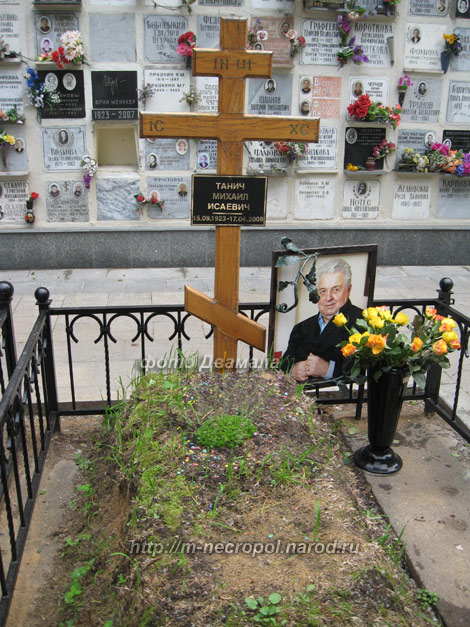 могила Михаила Танича, фото Двамала, июнь 2010 г.
