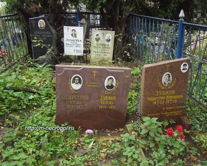 могила В. Зубкова и его близких, фото Двамала, 8.10.2013 г.